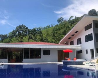 Mountain house with pool - Turrialba - Piscina