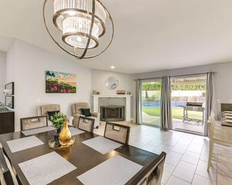 Phoenix Home with Private Pool, Fire Pit and Swing Set - Phoenix - Dining room