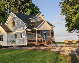 Waterfront House on Seneca Lake - Romulus - Edificio