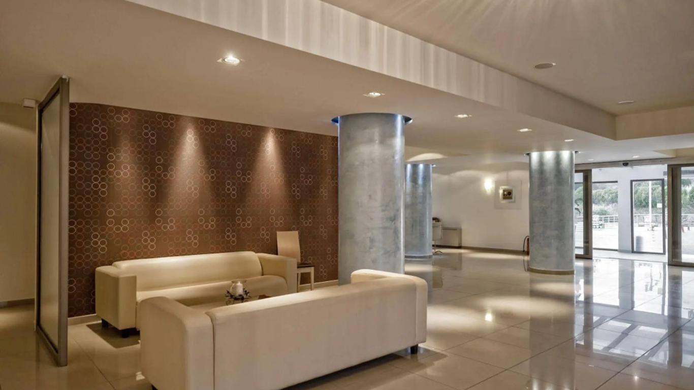 Lagomandra Beach Hotel