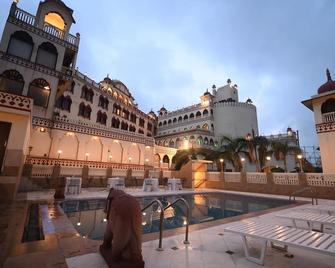 Hotel Fort Chandragupt Jaipur - Jaipur - Pool