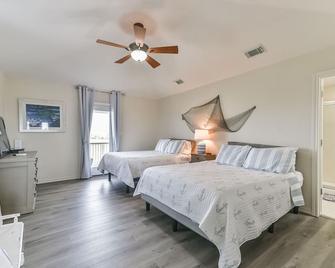 Casita Del Mar: Cozy Galveston Beach House short walk to the beach! - Jamaica Beach - Bedroom