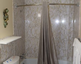 Economy Inn - Taylorville - Ванна кімната
