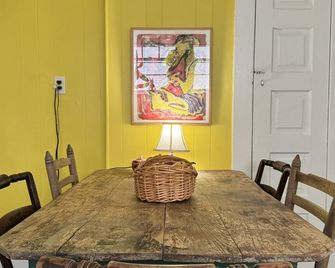 Sweet Artist Haint, Jazz Fest, New Orleans - New Orleans - Dining room