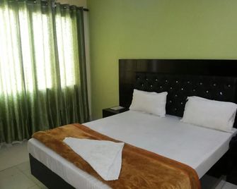 Hotel Shubham - Dehradun - Habitación