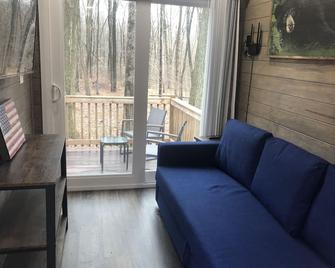 Camptel Poconos - Albrightsville - Living room