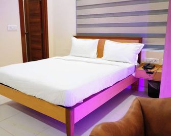 Am Suites Luxury Service Apartments - Hyderabad - Bedroom