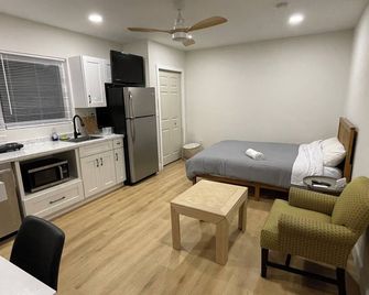 Brand new private studio in Clearwater, 7mn away to the beach - Clearwater - Bedroom