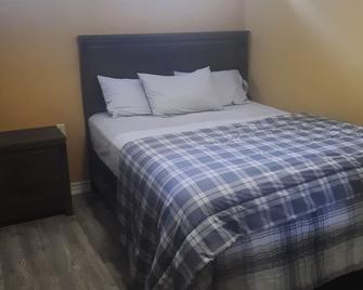 1 Bedroom Basement Suite - Brampton - Bedroom