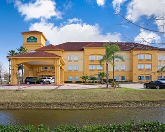 La Quinta Inn & Suites by Wyndham Pearland - Houston South - Pearland - Building