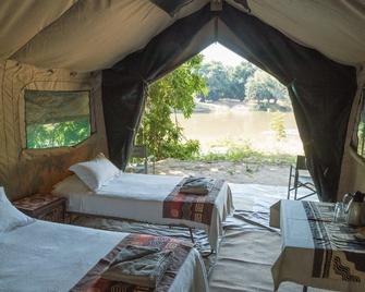 Mwinilunga Safaris - Mafuta - Schlafzimmer