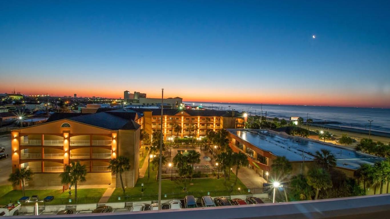 Clarion Pointe Galveston - Beachfront