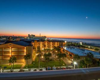 Clarion Pointe Galveston - Beachfront - גאלבסטון - בניין