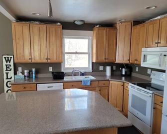 A family cabin inside the woods - Pine City - Kitchen