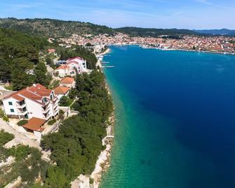 Apartments Vala - Vela Luka - Building