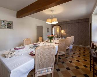 Charming Country Retreat: Jacuzzi, Sauna, Fireplace - Near Paris - Pithiviers - Eetruimte