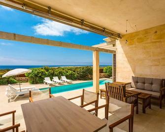 Water Front Villa Shalom - San Luis - Piscina