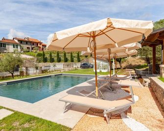Villa La Lanterna Bianca a Bagnone - Bagnone - Piscina