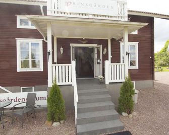 Prinsgården B&B rum stugor - Mora - Building