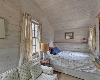 Cozy Vineyard Haven Cottage Less Than 1 Mi to Beach! - Vineyard Haven - Bedroom