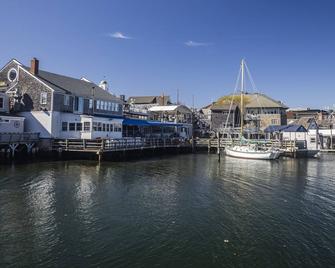 Heart of the village of Woods Hole! - Falmouth