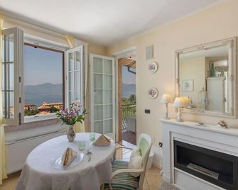 Le Gemme Suite - Torri Del Benaco - Comedor