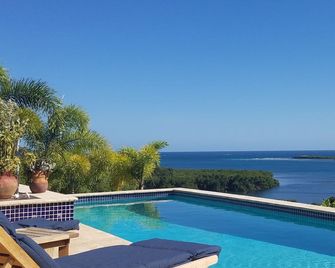 Spectacular view from this splendid secluded House overlooking the Caribbean. - Culebra - Piscina