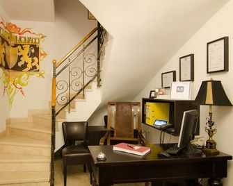 Hotel Boutique Monaco - בוקרשט - מדרגות
