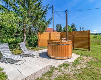 Awesome home in Rakovicko Seliste - Seliste Dreznicko - Patio