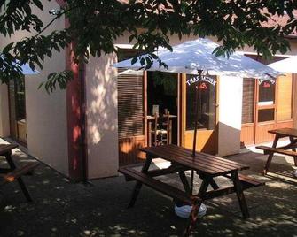 Campanile Hotel Wakefield - Wakefield - Patio