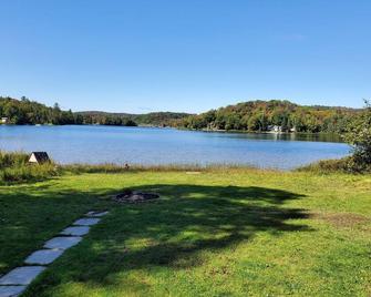 Lakeside Getaway - Close to Sault Ste Marie. Pet-Friendly! - Sault Ste Marie