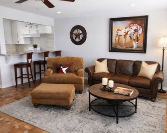Ft. Worth Western Charm, treetop Sanctuary 2 bdrm near hospitals, stockyards,TCU - Benbrook - Soggiorno