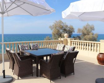 Luxury 5 Bedroom Villa With Private Pool, Paphos Villa 1411 - Ayia Marina Khrysokous - Balcón