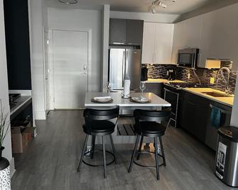 Half/moon in midtown - Atlanta - Kitchen