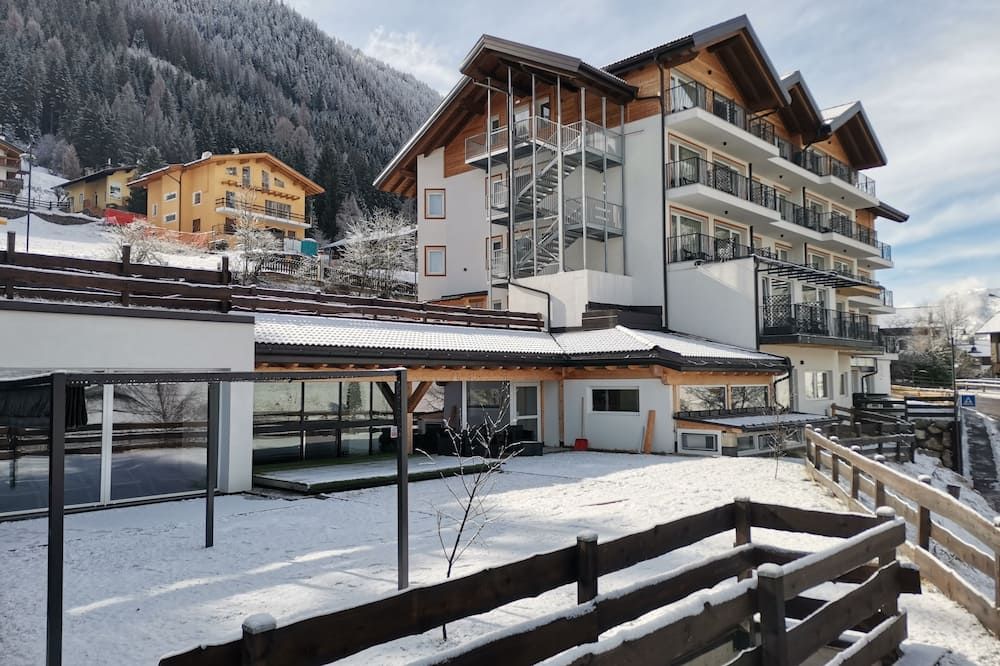 Active Alm Hotel - Moena - Gebäude