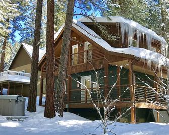 Just Plain Fabulous! Nov Specials Buy 1 Get 1 Free!!! - Leavenworth - Edificio