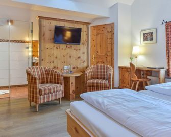 Landgasthof zum Erdinger Weißbräu - Rosenheim - Bedroom