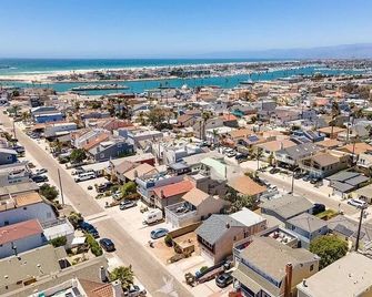 Enjoy Beachlife in Quaint Beach House 4 min walk to beach - Oxnard