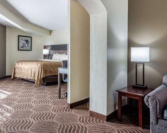 Quality Inn and Suites - Salisbury - Bedroom
