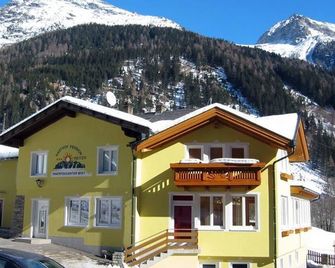 Familienzimmer, Dusche, WC, Waldseitig - Gasthof-pension Innerfraganter Wirt - Flattach - Gebäude