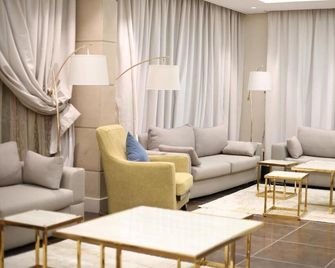 Rahhal Hotel Suites - Yanbu - Salónek