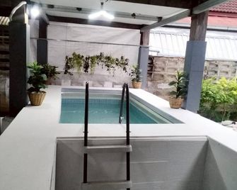 Aran hostel Spa&Cafe Riverside That Phanom - That Phanom Nuea - Piscina