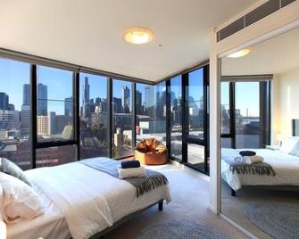 Amazing View 3 Br2bthp Apt With Balcony And Pool In Heart Of Southbank - Melbourne - Bedroom