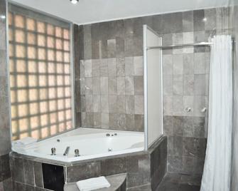 Hotel Arroyo de la Plata - Zacatecas - Bathroom