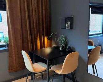 A Cheaper Option to Hotel (free street parking) - Ålesund - Dining room