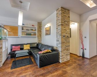 Ad Maiora with Shared Pool - Rabac - Pokój dzienny