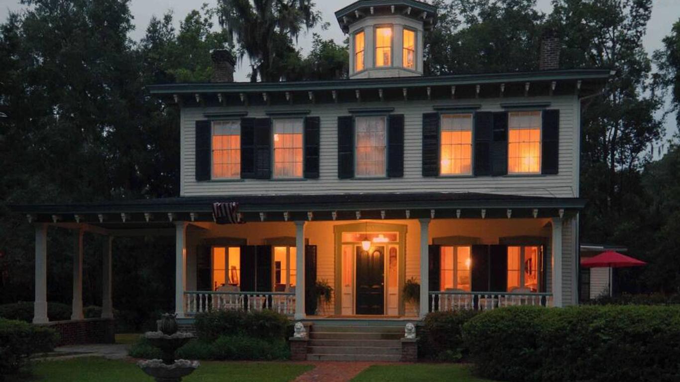 1872 John Denham House Bed and Breakfast