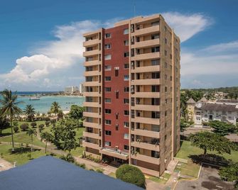 Emerald One Bedroom Suite at Turtle Towe - Ocho Rios - Building