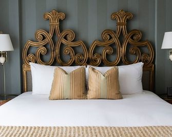 Wedgewood Hotel & Spa - Relais & Chateaux - Vancouver - Bedroom