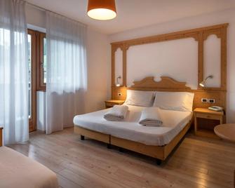 Hotel Europa - Pozza di Fassa - Soverom